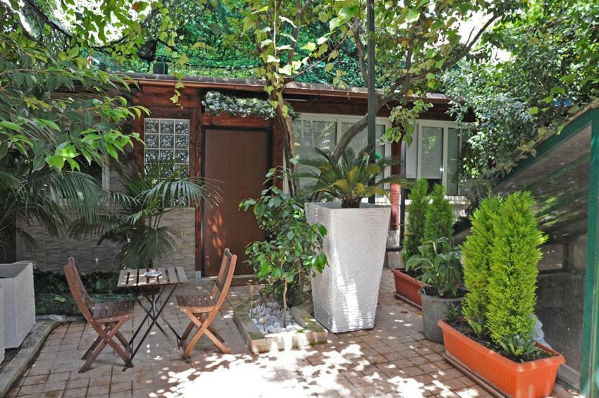 Blackbirds' Garden Apartment Naples